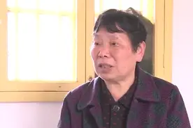 78岁老人被儿女送到养老院，身上钱财全被收走，偷偷写纸条向侄子求救图片