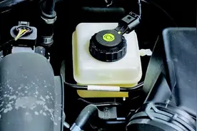 开到卖车都没换，刹车油可以终身不换吗？图片