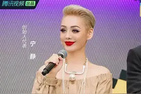 快50岁的宁静，银色短发也太飒爽了图片