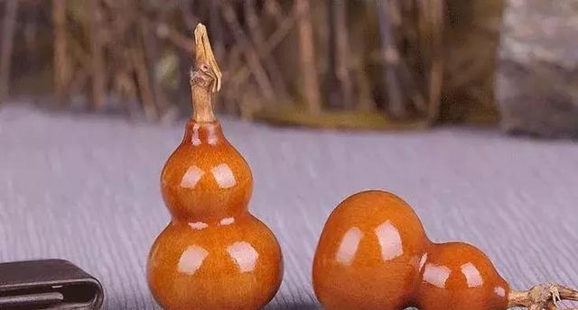 小葫芦怎么盘出包浆,盘葫芦也是门技术活!照着做,半年玩出油润紫包浆!