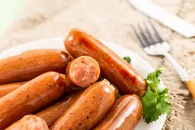 路边2元1根的烤肠，用什么肉做的？知道“真相”后，你还会吃吗？图片