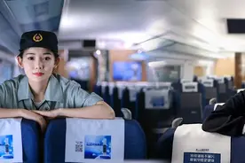 入路第一套制服亮相！这届新人也太好看了吧！图片