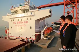 8000吨级杂货船首次出口印度图片