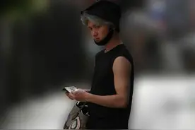 日本男爱豆因违法赌博解约，混乱私生活也遭曝光，出酒店时正数钱图片