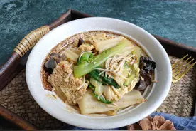 比麻辣烫更好吃的“麻辣拌”，既是主食也是菜，麻辣鲜香太解馋了图片