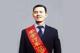 2012年,"最美司机"吴斌被铁片击碎,用生命最后76秒换一车鲜活生命图片