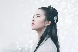 刘亦菲《神雕》删减戏份曝光 雨中骑马画面唯美图片