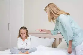 孩子被父母吼完后的表现，暗示其性格？有类娃长大往往最有出息图片