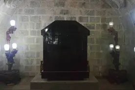 安徽出土包公墓：21口疑棺，金丝楠木尽显奢华，包公真的清廉吗？图片