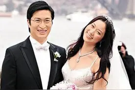 李家诚夫妇挽手秀恩爱，38岁徐子淇减肥成功，修长白皙美腿太吸睛图片