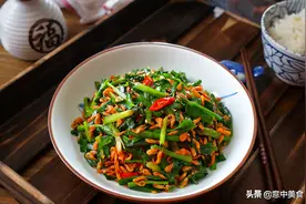 一到春天，济南这边的人们都吃这种绿色蔬菜，低脂低热量，真香图片