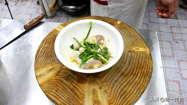 厨师长教你零失败的炸鸡腿做法，外酥里嫩，比店里卖的都好吃