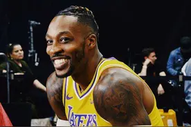 魔兽还是那个魔兽！霍华德把篮筐给扣歪，当年他还曾把计时器扣停图片