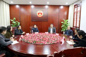 熊振强在区人大常委会联系指导工作图片