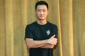 吴京出行带“安全套”，旁边的谢楠瞬间脸红，吴京巧妙化解尴尬图片