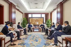 加速引入资本活水 刘子清与长江产业基金总经理刘战明座谈图片