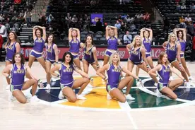 NBA鲜为人知的潜规则：拉拉队表演不让穿内衣，上篮走步可不吹图片