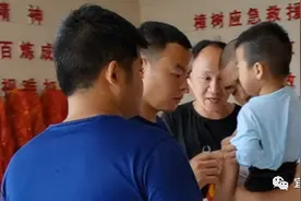 遇上小孩哭闹？没有什么是一个棒棒糖解决不了的图片