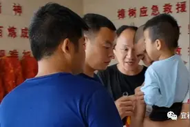 遇上小孩哭闹？没有什么是一个棒棒糖解决不了的图片