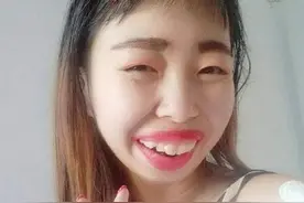 嘟嘟姐凭一张丑脸走红，真实长相意外曝光，网友直呼上当图片