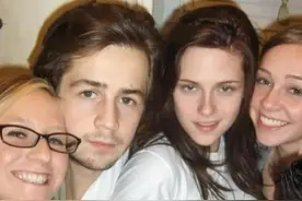 橘子晚报：奚梦瑶何猷君二胎得女，陈伟霆古偶造型翻车？图片