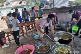 发小结婚，我随礼2000，吃完酒席，江西老公直言：没啥硬菜真寒酸图片