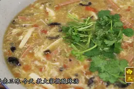 酸辣汤怎么做才好喝？教你做家庭简单版，喝完热乎乎的图片