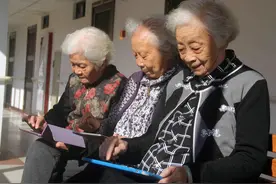 抱团养老4年即散伙，72岁老人：抱团养老不现实，不如请保姆养老图片
