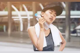 一个跑者的自白：我在跑步，救命的水拜托不要再捡走了图片