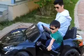 舅舅来做客，小外甥用最高规格迎接舅舅，网友：舅舅幸福感爆棚图片