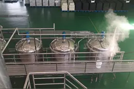 许朝辉和他的智能果醋设备图片