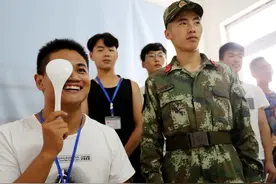 征兵出现新的要求，满足条件才能去当兵，学生可作参考图片