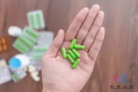 饭前吃药还是饭后吃药？忘了吃药需要补吗？很多人都做错了图片