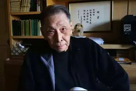 他是杜月笙的儿子，91年回到上海后，无偿捐给祖国18亿文物图片