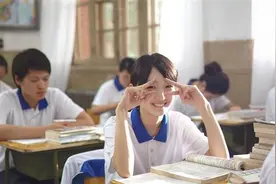 同桌经常和你说这7句话，可能是喜欢你，别不懂是什么意思图片