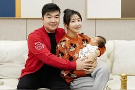 梁超疑似14年离婚，前妻大何雯娜7岁，身材颜值似少女撞脸关晓彤图片