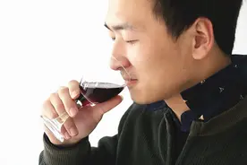 经常喝酒，但不喝多，每次不超过2两，对身体是好事还是坏事？图片