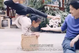 踩着猪肉店油地翩翩起舞的天才少女图片
