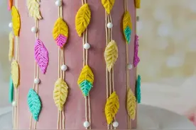 分享的是最近ins比较火的蛋糕装饰法则——侧面立体装饰法图片