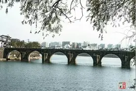 代表中国古代桥梁艺术的老大桥，希望你早日重新屹立在新安江上图片