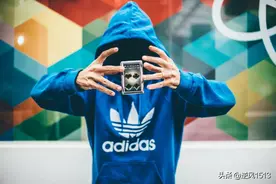 阿迪达斯也危险了图片