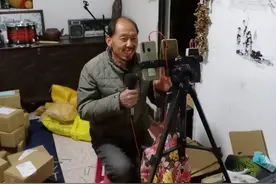 一场直播38万人次观看120多万点赞，养鸡大叔播音腔朗诵走红，他说：直播就是为让粉丝快乐图片