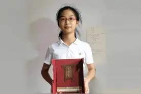 “寒门贵子”屈诗颖：刻苦学习，15岁696分考上北大，如今怎样了图片