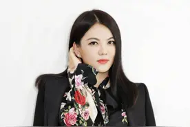 李湘又胖了，穿西装看背影不止140斤，10岁王诗龄身高快超过妈妈图片