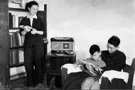 画报情缘 | 这两张时隔56年的照片，是谢家麟一生的写照图片