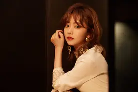 谭松韵短发少年感满满，自爆个性签名，还为避嫌与宋威龙装不熟视频封面