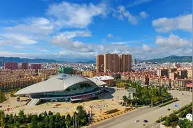 「奋斗百年路 启航新征程」祥云：民族教育绽放绚丽之花图片