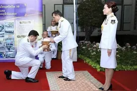 泰国王后苏提达，上将军衔，详细解读她身穿的军装图片