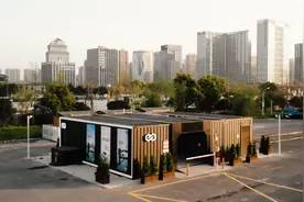 买车不用买电池，换电按公里数收费，吉利为补能蹚了条新路图片