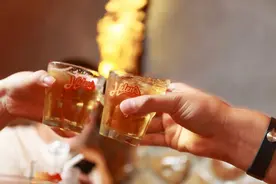 小酒馆第一股诞生！上市后的海伦司如何讲出新故事？图片